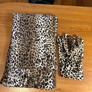 Leopard scarf and gloves